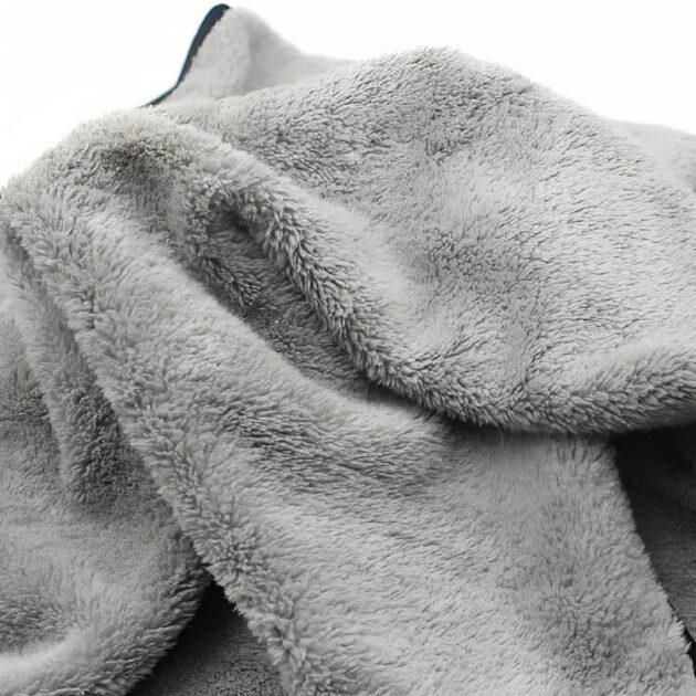 Close-up view of our microfiber towel showing its thick and soft super-absorbent texture.